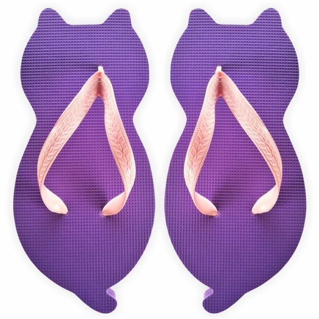chinelo de gatinho lilás com formato de gato