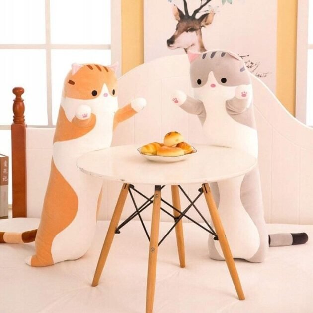 Gato Salsichinha Fofo de Pelúcia