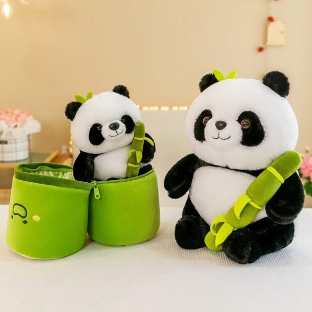 Urso Panda de Pelúcia com Bambu