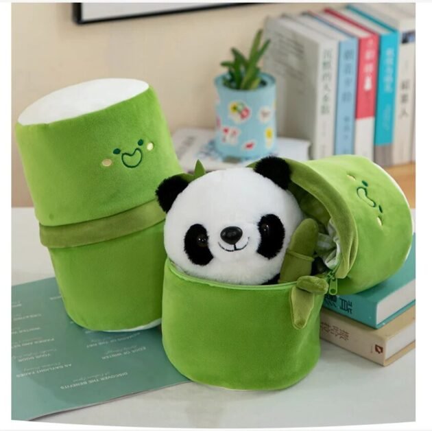 Urso Panda de Pelúcia com Bambu