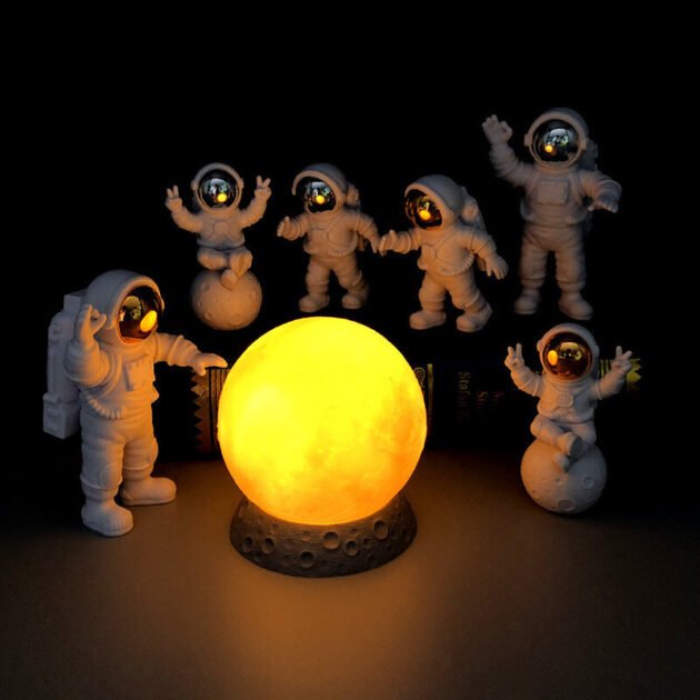 Kit 3 Astronautas de Luxo com Luminária Lua de Led